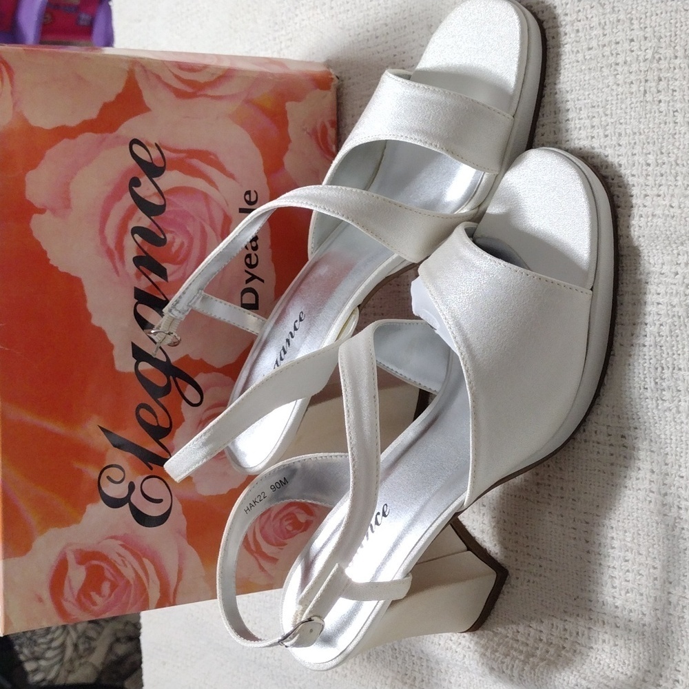 NIB Elegance Dyeable Heel size 90M